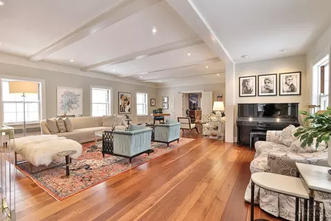 Living - 9675 Cunningham Rd, Cincinnati, OH 45243 photo 3 of 11