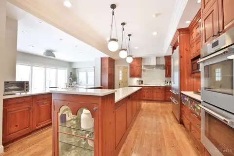 Kitchen - 9675 Cunningham Rd, Cincinnati, OH 45243 photo 2 of 9