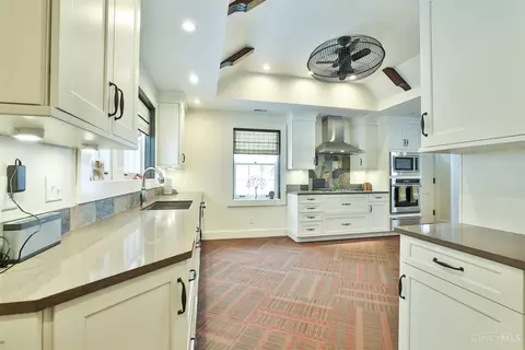 Kitchen - 9675 Cunningham Rd, Cincinnati, OH 45243 photo 6 of 9
