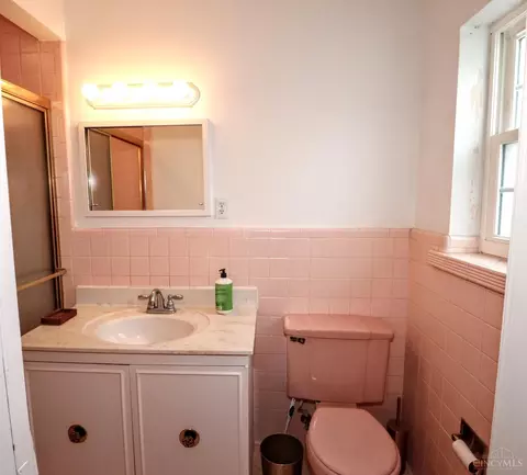Bath - 3521 Section Rd, Cincinnati, OH 45237 photo 3 of 4