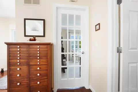 Entry Way - 7922 Bar Harbor Dr, Cincinnati, OH 45255 photo 2 of 4