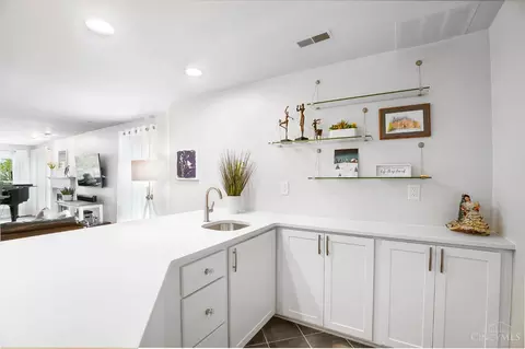 Kitchen - 7922 Bar Harbor Dr, Cincinnati, OH 45255 photo 9 of 10
