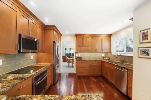 Kitchen - 7922 Bar Harbor Dr, Cincinnati, OH 45255 photo 2 of 10