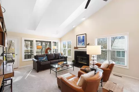 Living - 7922 Bar Harbor Dr, Cincinnati, OH 45255 photo 2 of 5