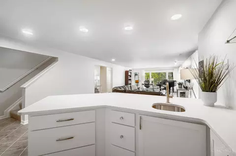 Kitchen - 7922 Bar Harbor Dr, Cincinnati, OH 45255 photo 10 of 10