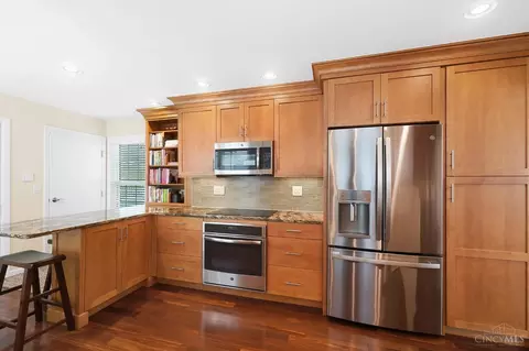 Kitchen - 7922 Bar Harbor Dr, Cincinnati, OH 45255 photo 4 of 10