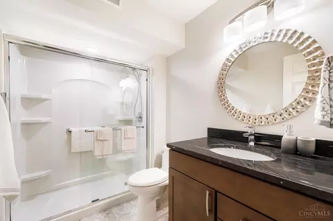 Bath - 7922 Bar Harbor Dr, Cincinnati, OH 45255 photo 6 of 7