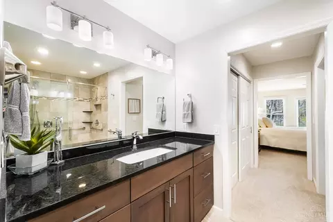 Bath - 7922 Bar Harbor Dr, Cincinnati, OH 45255 photo 4 of 7