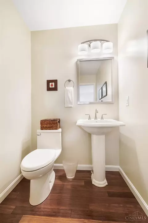 Bath - 7922 Bar Harbor Dr, Cincinnati, OH 45255 photo 1 of 7