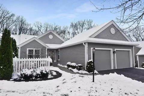 Exterior - 7922 Bar Harbor Dr, Cincinnati, OH 45255 photo 2 of 27
