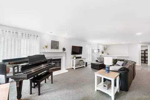 Living - 7922 Bar Harbor Dr, Cincinnati, OH 45255 photo 5 of 5