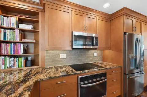 Kitchen - 7922 Bar Harbor Dr, Cincinnati, OH 45255 photo 5 of 10