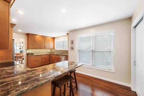 Kitchen - 7922 Bar Harbor Dr, Cincinnati, OH 45255 photo 8 of 10