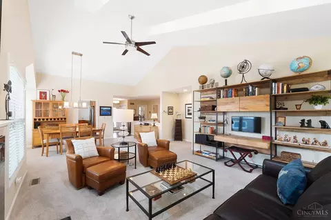 Living - 7922 Bar Harbor Dr, Cincinnati, OH 45255 photo 3 of 5