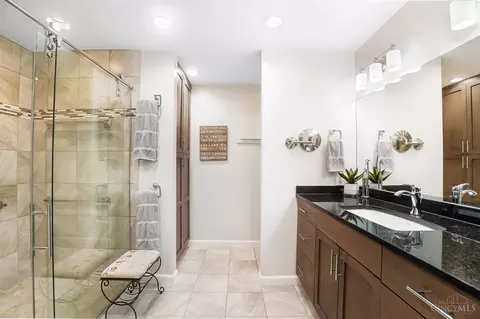 Bath - 7922 Bar Harbor Dr, Cincinnati, OH 45255 photo 2 of 7