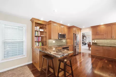 Kitchen - 7922 Bar Harbor Dr, Cincinnati, OH 45255 photo 7 of 10