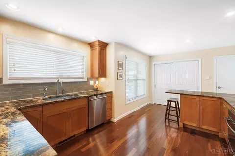 Kitchen - 7922 Bar Harbor Dr, Cincinnati, OH 45255 photo 1 of 10