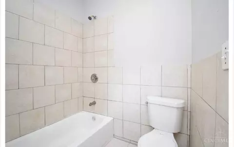 Bath - 1015 Purcell Ave, Cincinnati, OH 45205 photo 2 of 3