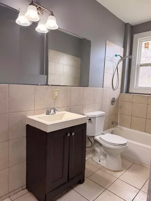 Bath - 1015 Purcell Ave, Cincinnati, OH 45205 photo 3 of 3
