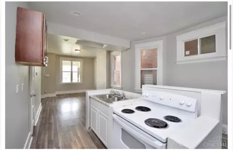 Entry Way - 1015 Purcell Ave, Cincinnati, OH 45205 photo 1 of 6
