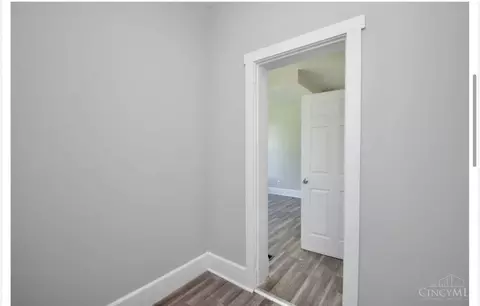 Entry Way - 1015 Purcell Ave, Cincinnati, OH 45205 photo 3 of 6