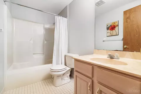 Bath - 5809 Harborpoint Dr, Cincinnati, OH 45248 photo 2 of 2