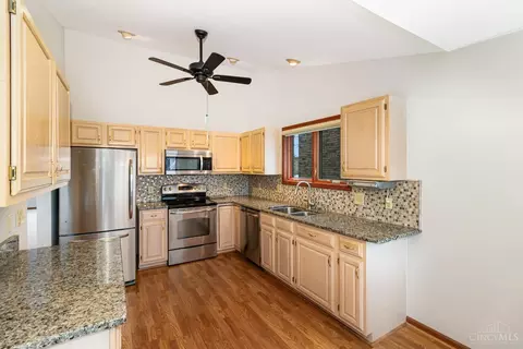 Kitchen - 5809 Harborpoint Dr, Cincinnati, OH 45248 photo 2 of 2