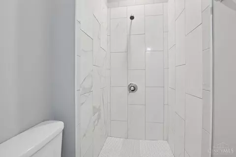 Bath - 3 Seventy Third St, Cincinnati, OH 45216 photo 4 of 6
