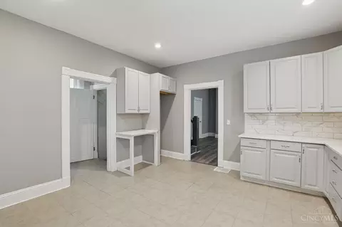 Entry Way - 3 Seventy Third St, Cincinnati, OH 45216 photo 4 of 5