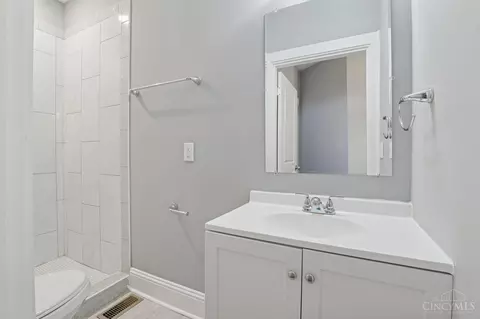 Bath - 3 Seventy Third St, Cincinnati, OH 45216 photo 5 of 6