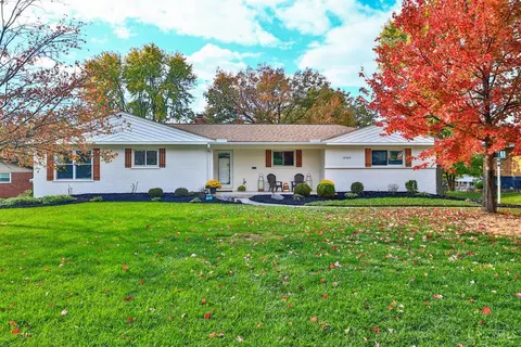10369 Arborhill Ln, Evendale, OH 45241