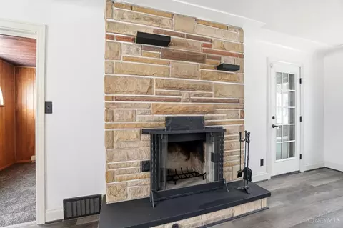 Living - 1110 Cheyenne Dr, Cincinnati, OH 45216 photo 2 of 6