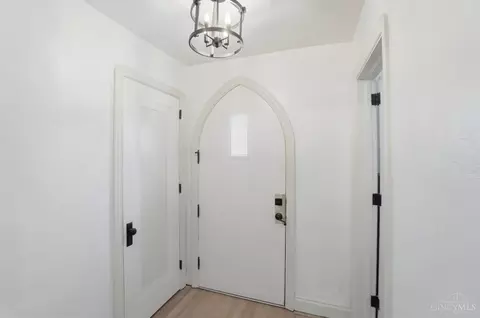 Entry Way - 1110 Cheyenne Dr, Cincinnati, OH 45216 photo 1 of 4