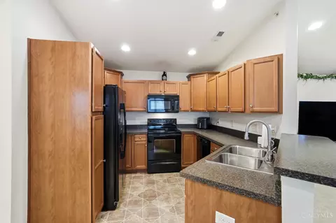 7643 Skyview Cir, Cincinnati, OH 45248 photo 9