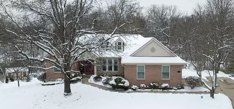 690 Kensington Ct, Hamilton Township, OH 45039