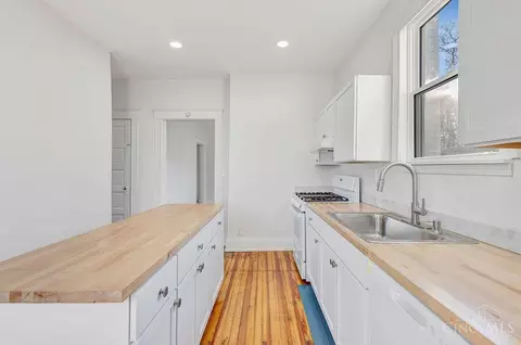 Kitchen - 3200 Glenway Ave, Cincinnati, OH 45204 photo 3 of 4