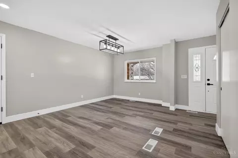 Living - 11761 Hanover Rd, Forest Park, OH 45240 photo 5 of 6