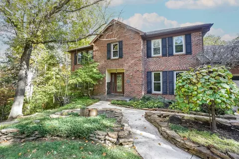 921 Surrey Trl, Cincinnati, OH 45245 photo 3
