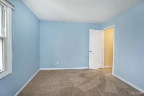 921 Surrey Trl, Cincinnati, OH 45245 photo 32
