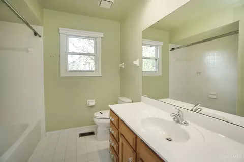 921 Surrey Trl, Cincinnati, OH 45245 photo 38