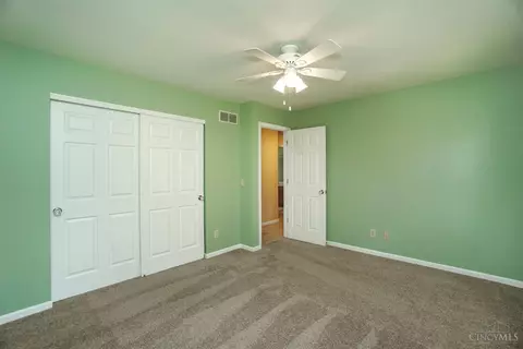 921 Surrey Trl, Cincinnati, OH 45245 photo 35