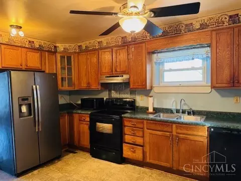 Kitchen - 114 Highlawn Ave, Morrow, OH 45152 photo 2 of 2