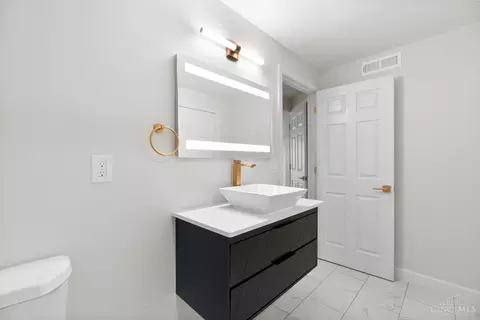 Bath - 12017 Brookway Dr, Cincinnati, OH 45240 photo 5 of 5