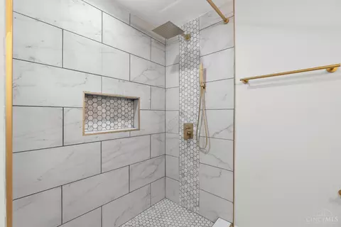 Bath - 12017 Brookway Dr, Cincinnati, OH 45240 photo 4 of 5