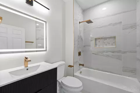 Bath - 12017 Brookway Dr, Cincinnati, OH 45240 photo 1 of 5