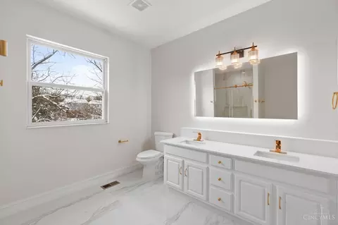 Bath - 12017 Brookway Dr, Cincinnati, OH 45240 photo 2 of 5
