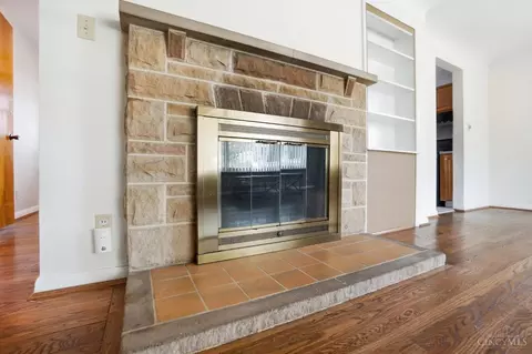 Living - 113 Waxwing Dr, Reading, OH 45236 photo 5 of 6