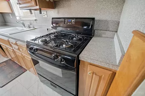 Kitchen - 113 Waxwing Dr, Reading, OH 45236 photo 4 of 5