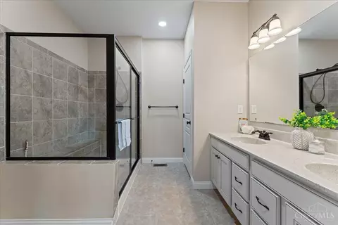 Bath - 7143 Birkdale Dr, Hamilton Township, OH 45039 photo 1 of 3