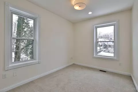 Bedroom - 1065 Delta Ave, Cincinnati, OH 45208 photo 4 of 7